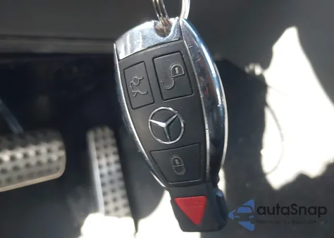 2017 Mercedes-Benz C 300 z USA, uszkodzony, nr VIN WDDWJ4JB2HF386496